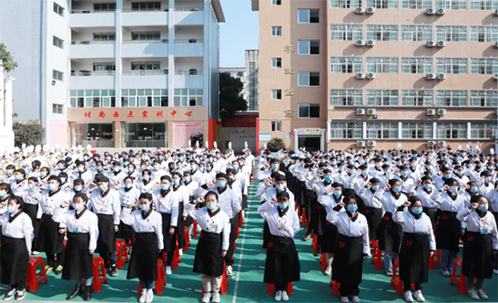 开学典礼|春风十里 不如成新技的开学典礼!
