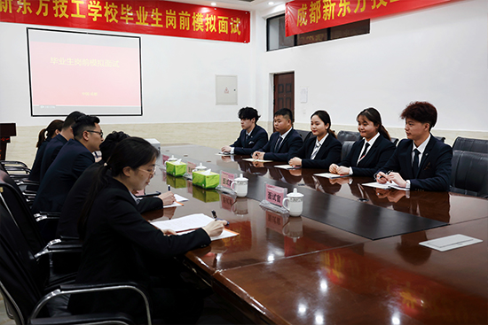 “职”面学生需求,岗前模拟面试