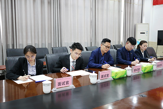 “职”面学生需求,岗前模拟面试