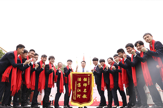 毕业季|“我们”毕业啦!乾坤未定,你我皆是黑马!