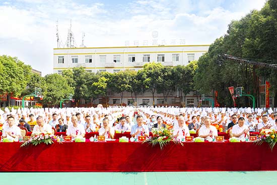 成都新东方高级技工学校步入新台阶,今日正式揭牌
