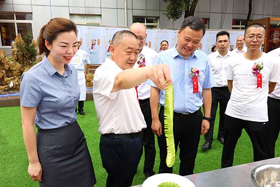 成都新东方高级技工学校步入新台阶,今日正式揭牌