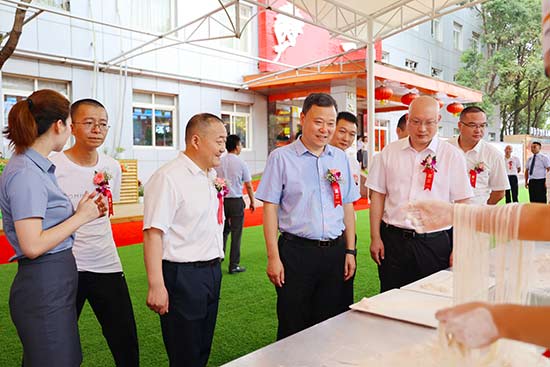 成都新东方高级技工学校步入新台阶,今日正式揭牌