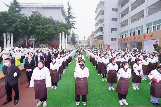 周一升旗仪式 · 三教三训,培养高技能人才