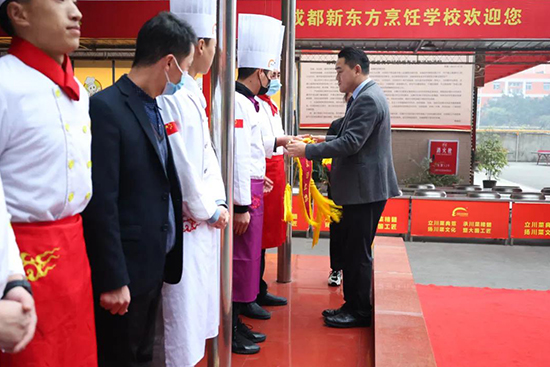 周一升旗仪式 · 三教三训,培养高技能人才