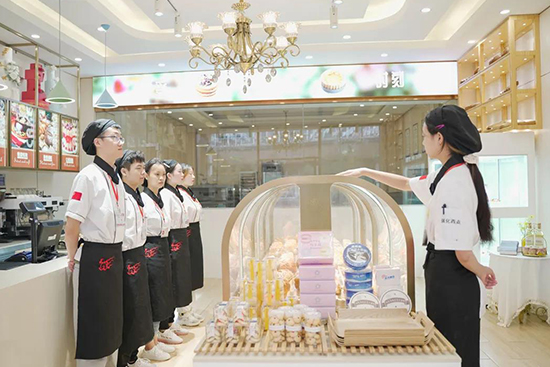 为什么初高中生选择职校学西点?