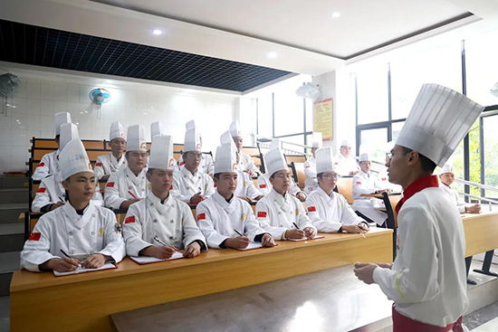2022年,初中毕业生学什么技术好就业?