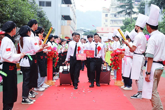 告别过去,展望未来!成都新东方2021年度总结