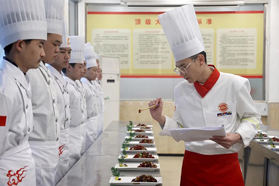 为何00后学技术,都选择成都新东方?