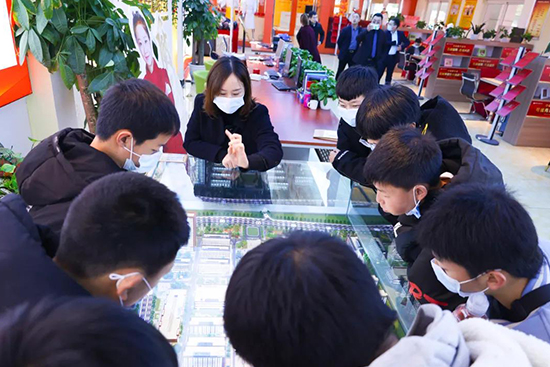 初中毕业打工还是学技术?看完你就有答案了!