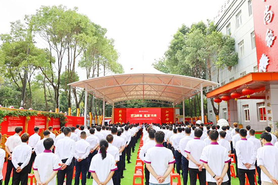 初中毕业打工还是学技术?看完你就有答案了!