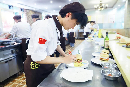 2022年初高中毕业男生学什么好就业?
