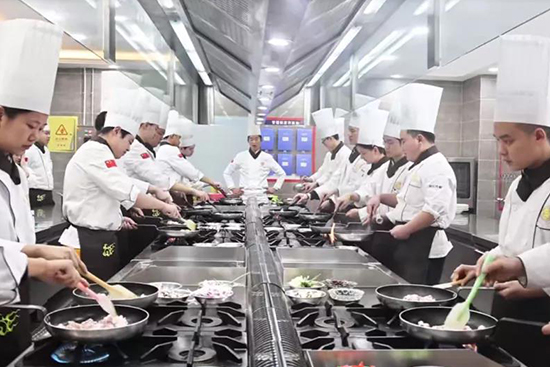 2022年初高中毕业男生学什么好就业?