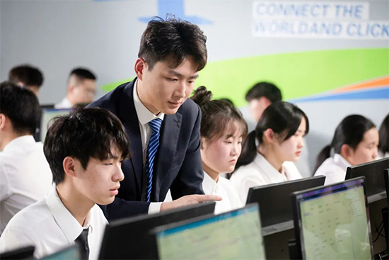 成绩不理想,初中毕业后该工作还是读职校学技术呢?