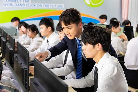 初中毕业没上高中,选择技校有前途?