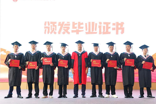 青春筑梦·记忆留夏 | 成都新东方高级技工学校2022年班级毕业典礼盛大举行