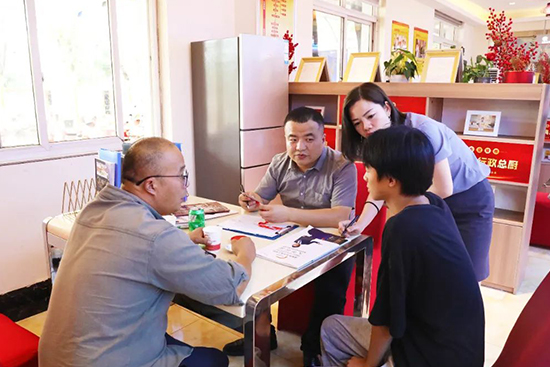 直击成都新东方夏秋季火热报名现场!还在择校的你,赶紧看过来!