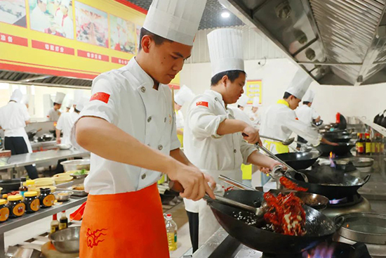 小龙虾狂欢节来袭,“丁点儿美食汇”烹饪大赛!