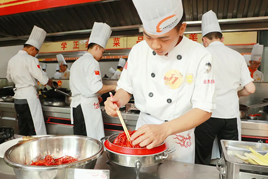 小龙虾狂欢节来袭,“丁点儿美食汇”烹饪大赛!