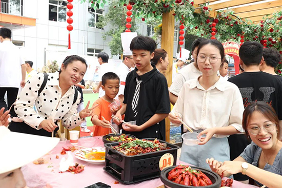 小龙虾狂欢节来袭,“丁点儿美食汇”烹饪大赛!