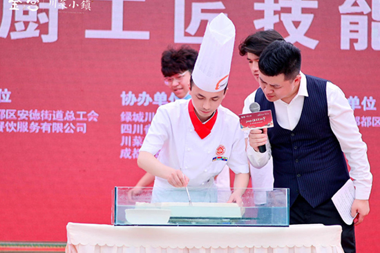 用豆腐雕鱼?气球上切丝?成都新东方学子的高超技能又惊艳到大家了!