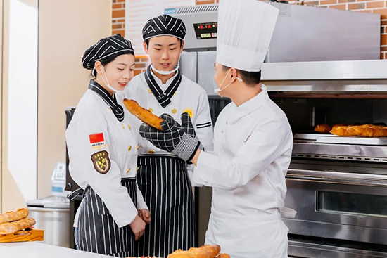 来吧,跟我一起到成都新东方走一走