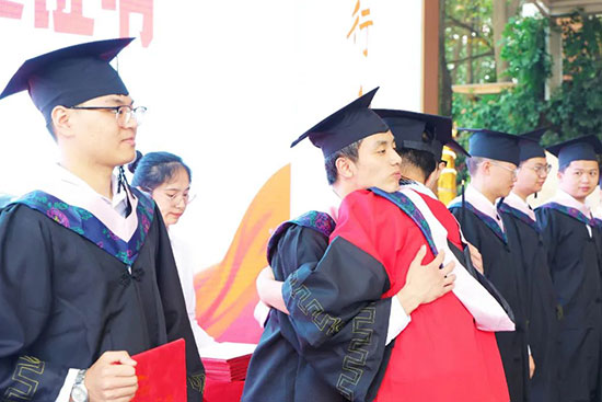 职业教育发展势头良好，初中生想学一门技术，该怎么选学校