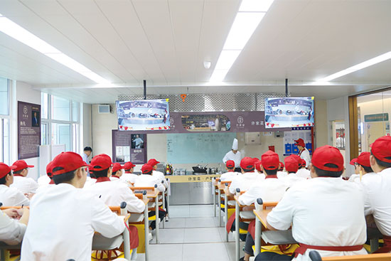 成都新东方高级技工学校产教融合班正式开课！