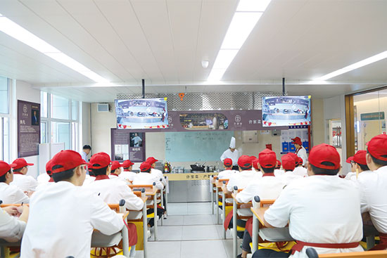 成都新东方高级技工学校产教融合班正式开课!