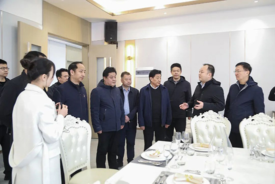 卓尼县领导一行莅临成都新东方参观指导工作