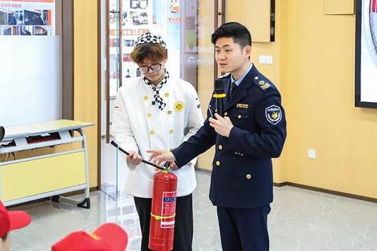 预防为主,生命至上——成都新东方消防安全专题讲座