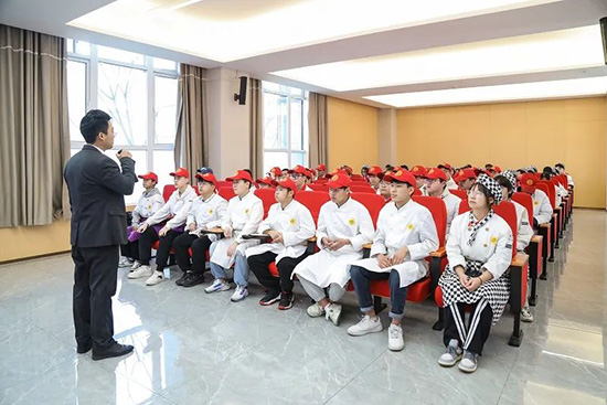 预防为主,生命至上——成都新东方消防安全专题讲座