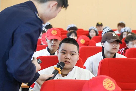 预防为主,生命至上——成都新东方消防安全专题讲座