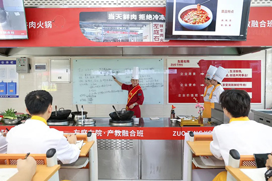烹饪大师进校园,助力学子成才路
