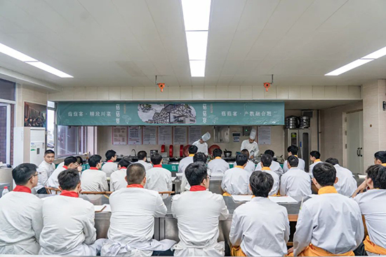 企业大师进校园,匠心传承烹饪技艺
