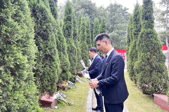 清明追思祭英魂 赓续血脉向未来