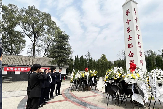 清明追思祭英魂 赓续血脉向未来